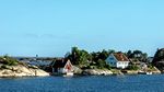 Schären in Kragerögebiet, im Hintergrund die Bake von Jomfruland